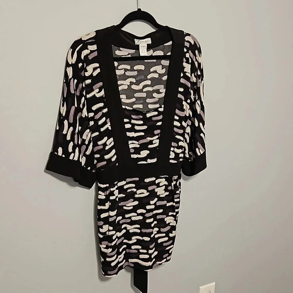 CLEARANCE - Dressbarn 3/4 sleeve top with tie in back‎ - Picture 1 of 4